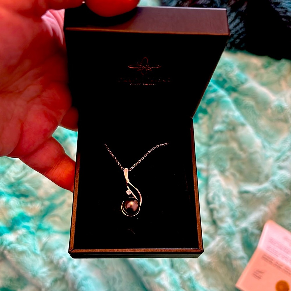 Black Pearl Pendant Necklace 18K Gold 19inch  chain  for Women
